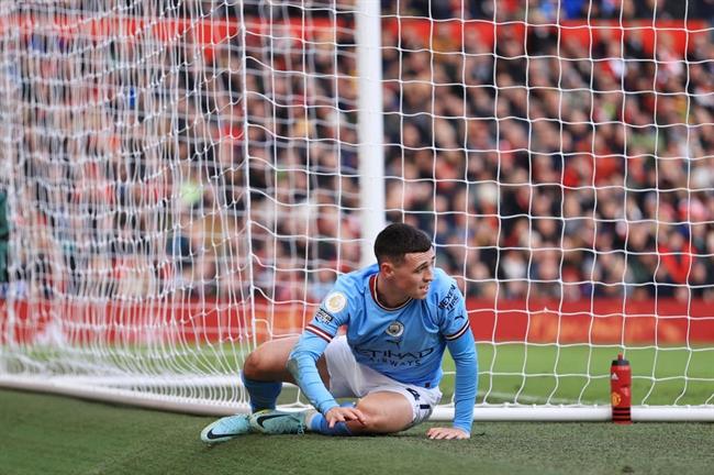 Man City nhận tin không vui từ Phil Foden 